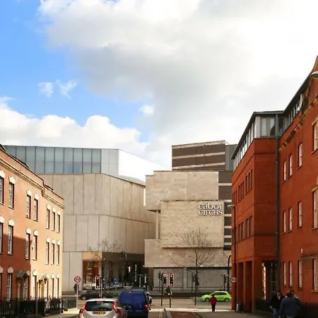 City Center Studio Next To Cabot Circus - Flat 5 شقة *